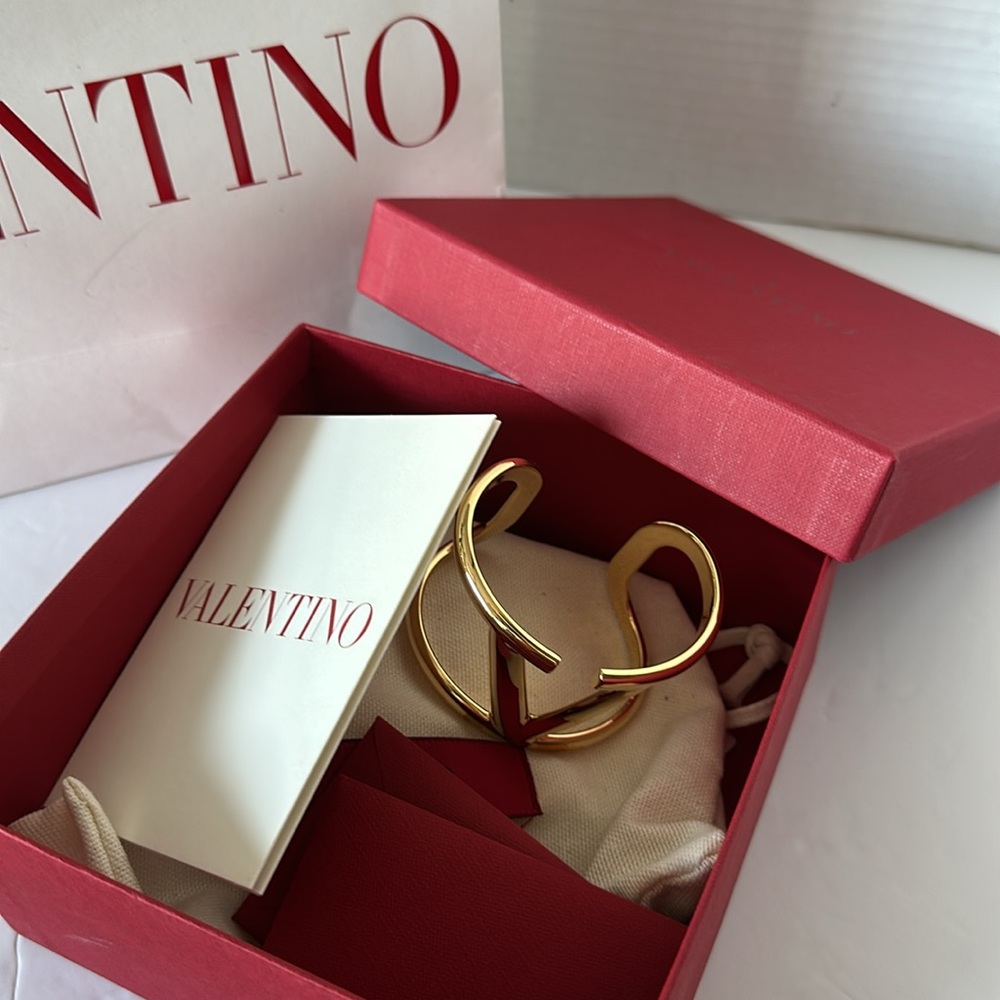NWT Valentino Garavani Gold Cuff Bracelet. - Picture 14 of 14
